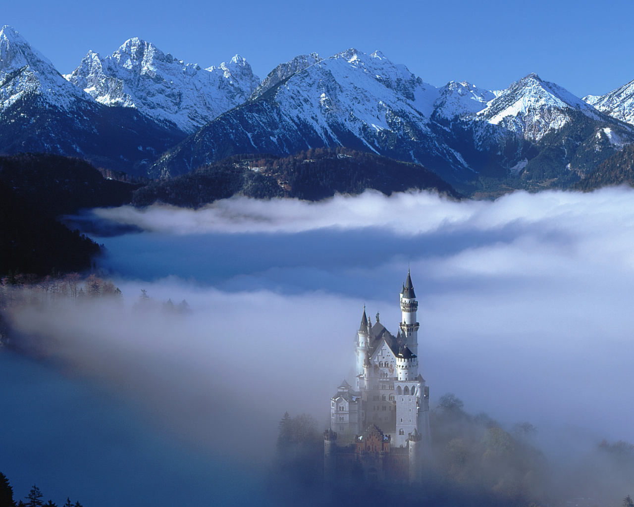 Замок в Альпах