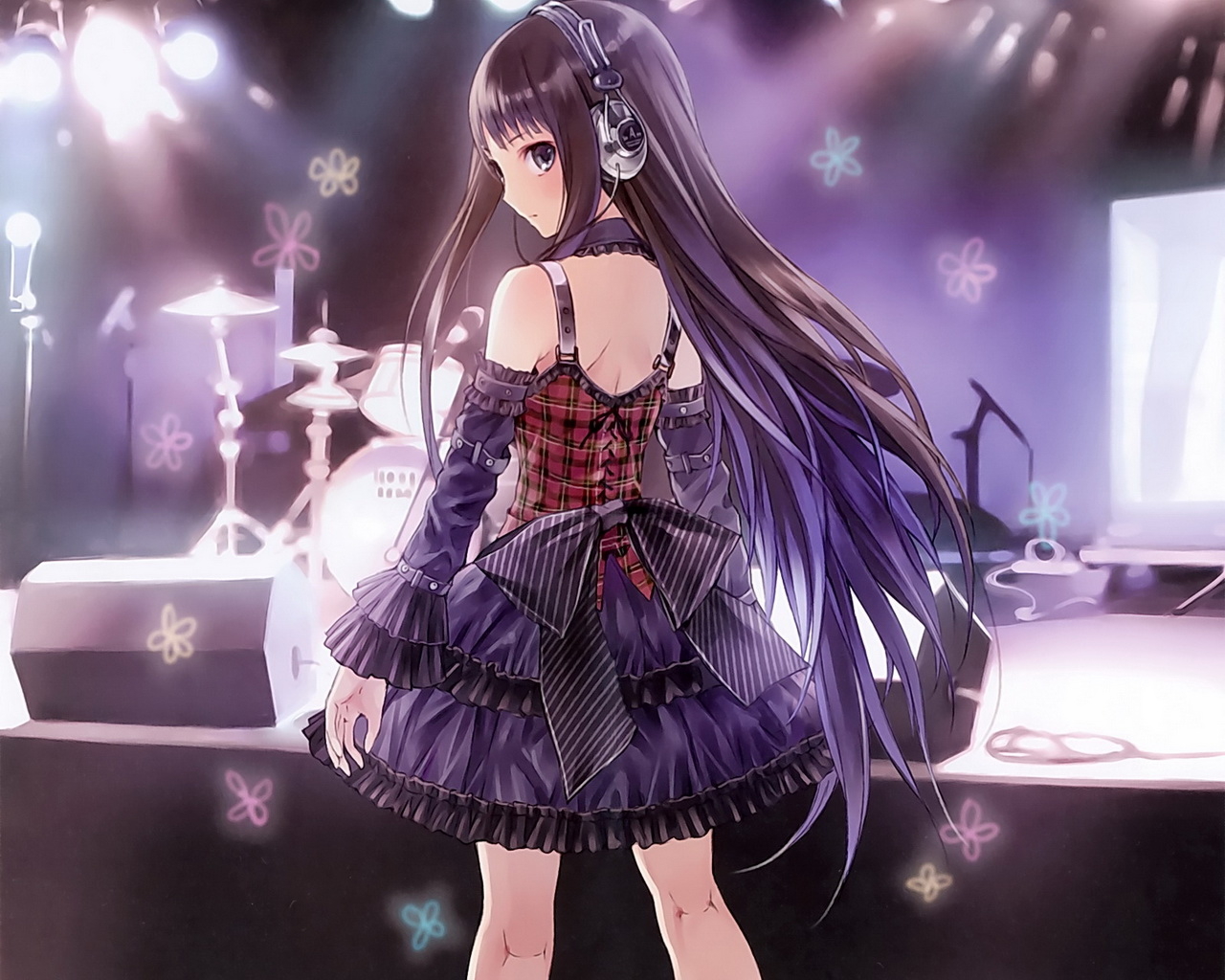 В наушниках