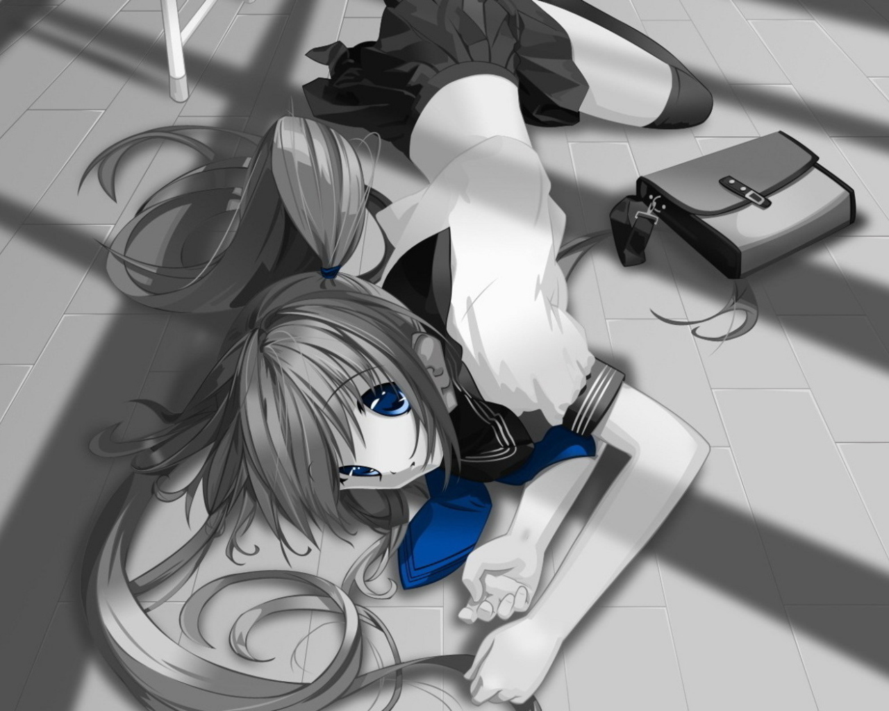 Школьница на полу