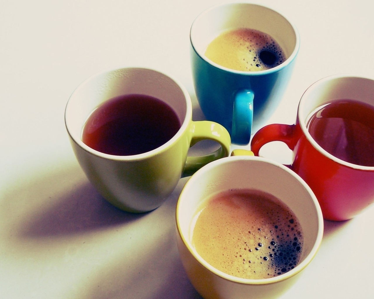 Разноцветные кружки