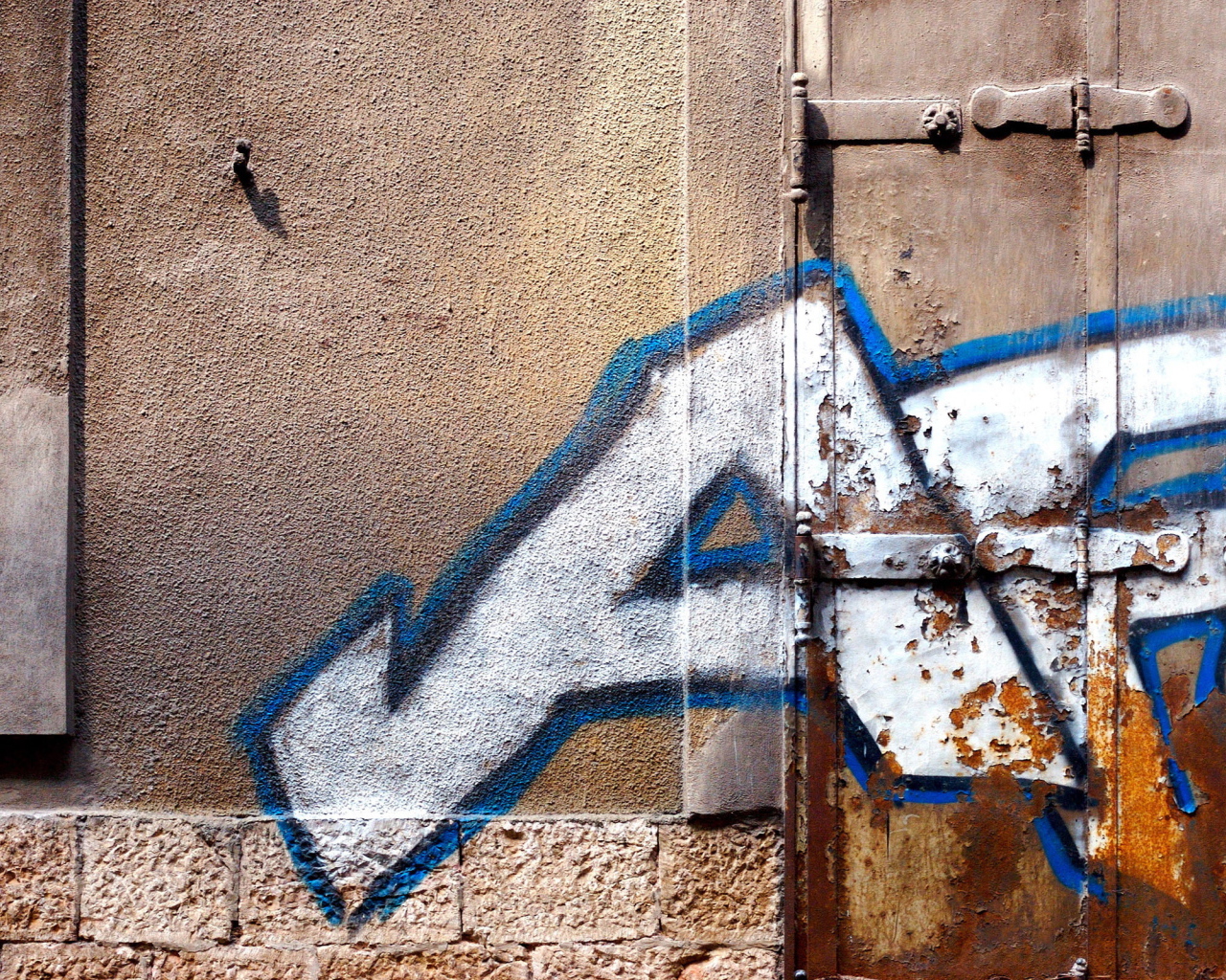 Граффити на стене