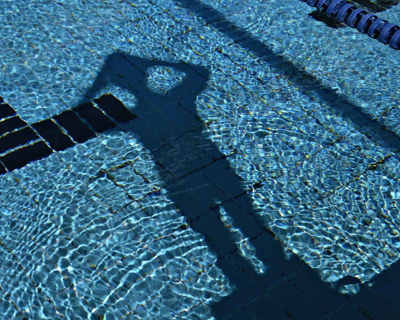 Тень в бассейне