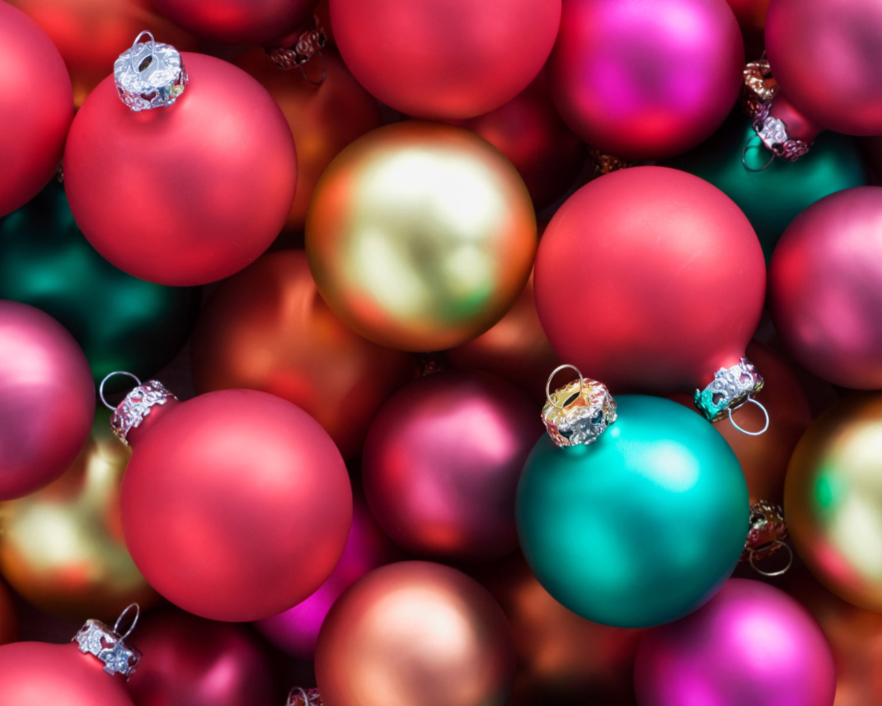 Разноцветные шарики игрушки