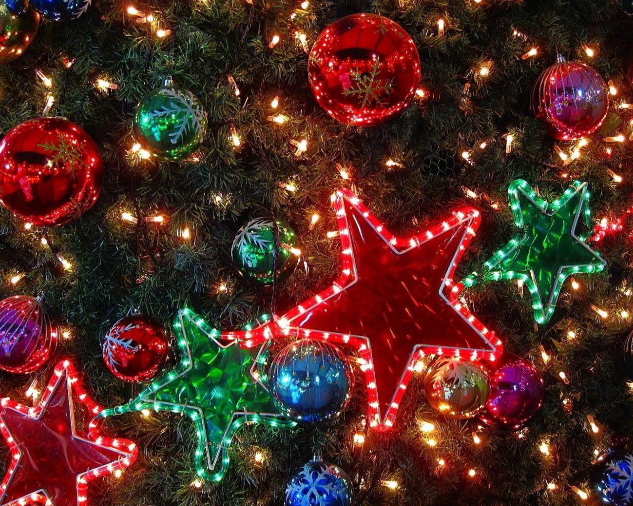 Гирлянда на елке