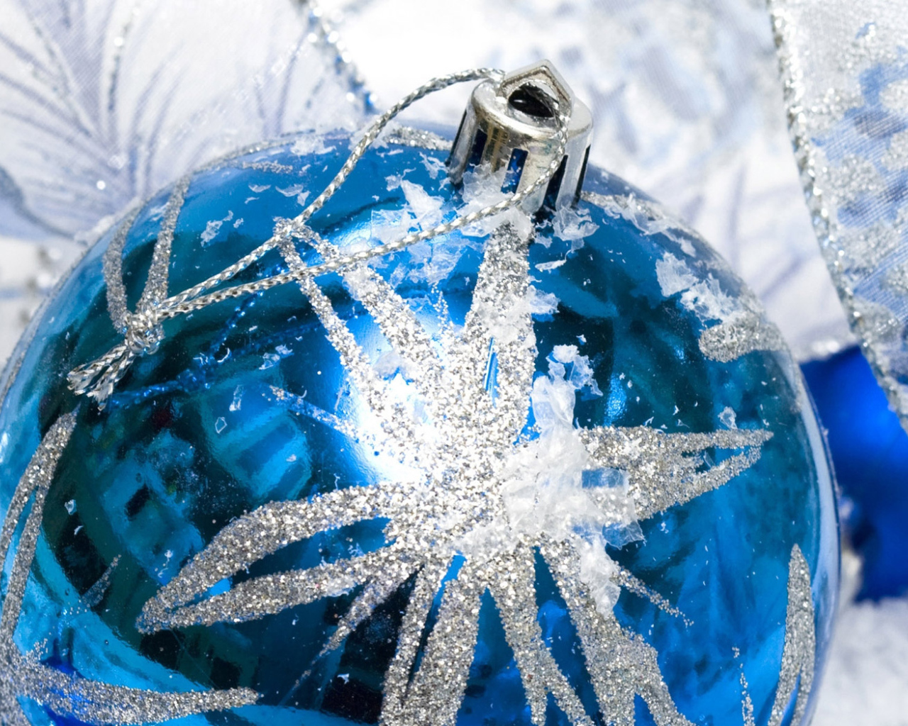 Стеклянный шар