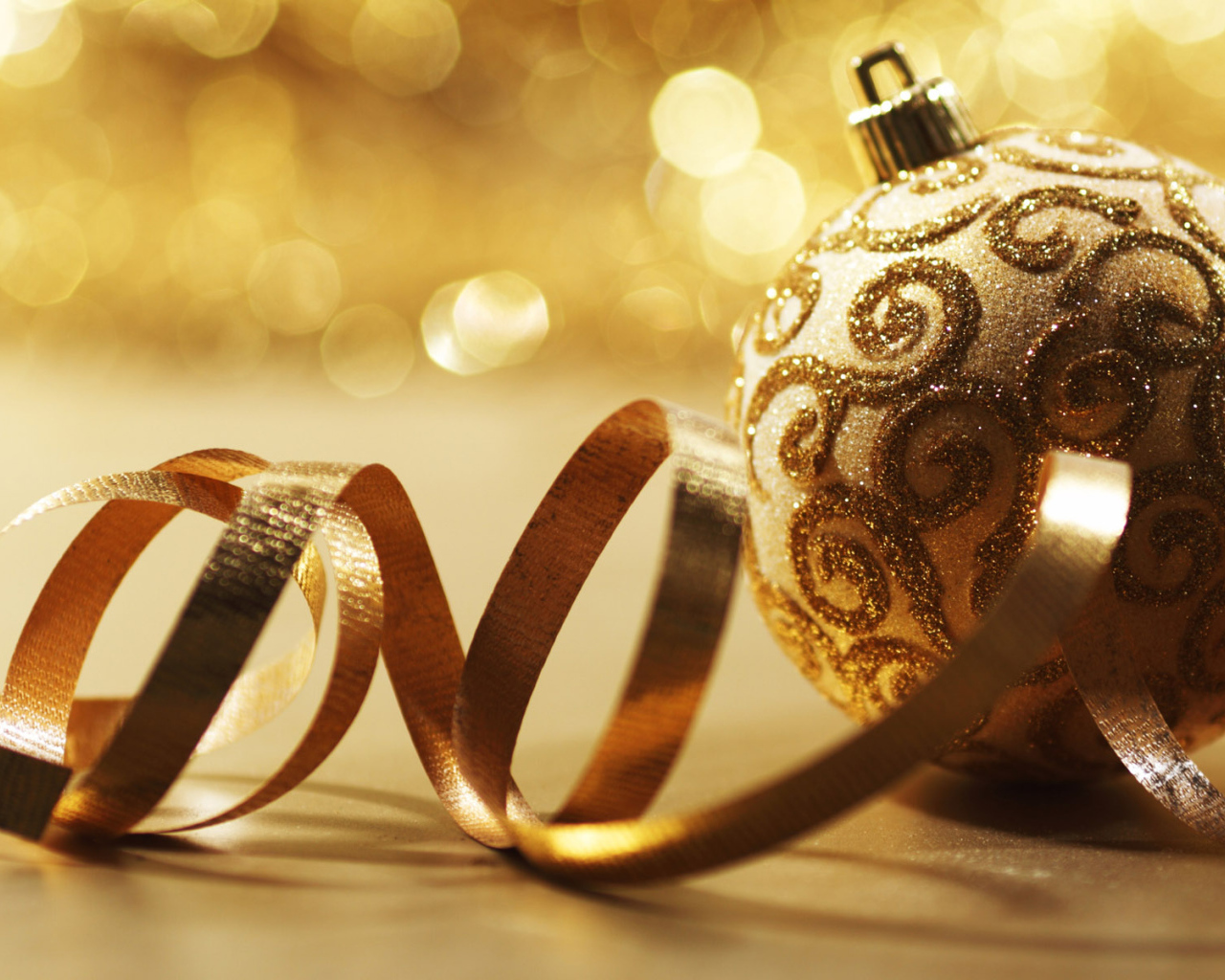 Золотое украшение