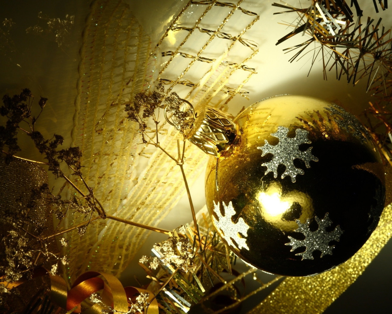 Золотой шарик