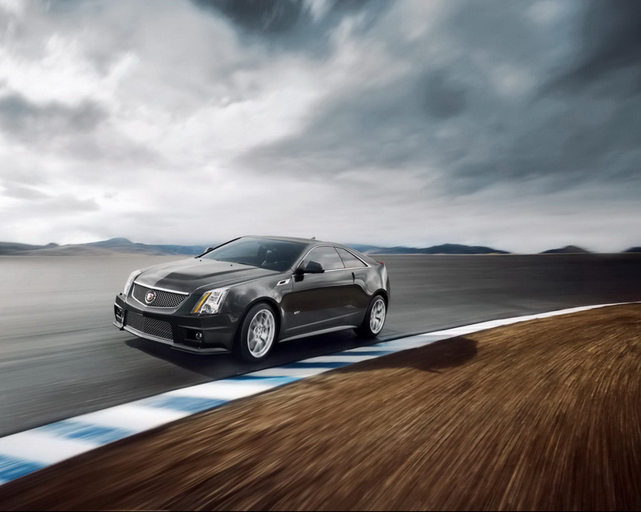 Кадиллак CTS V Купе в движении