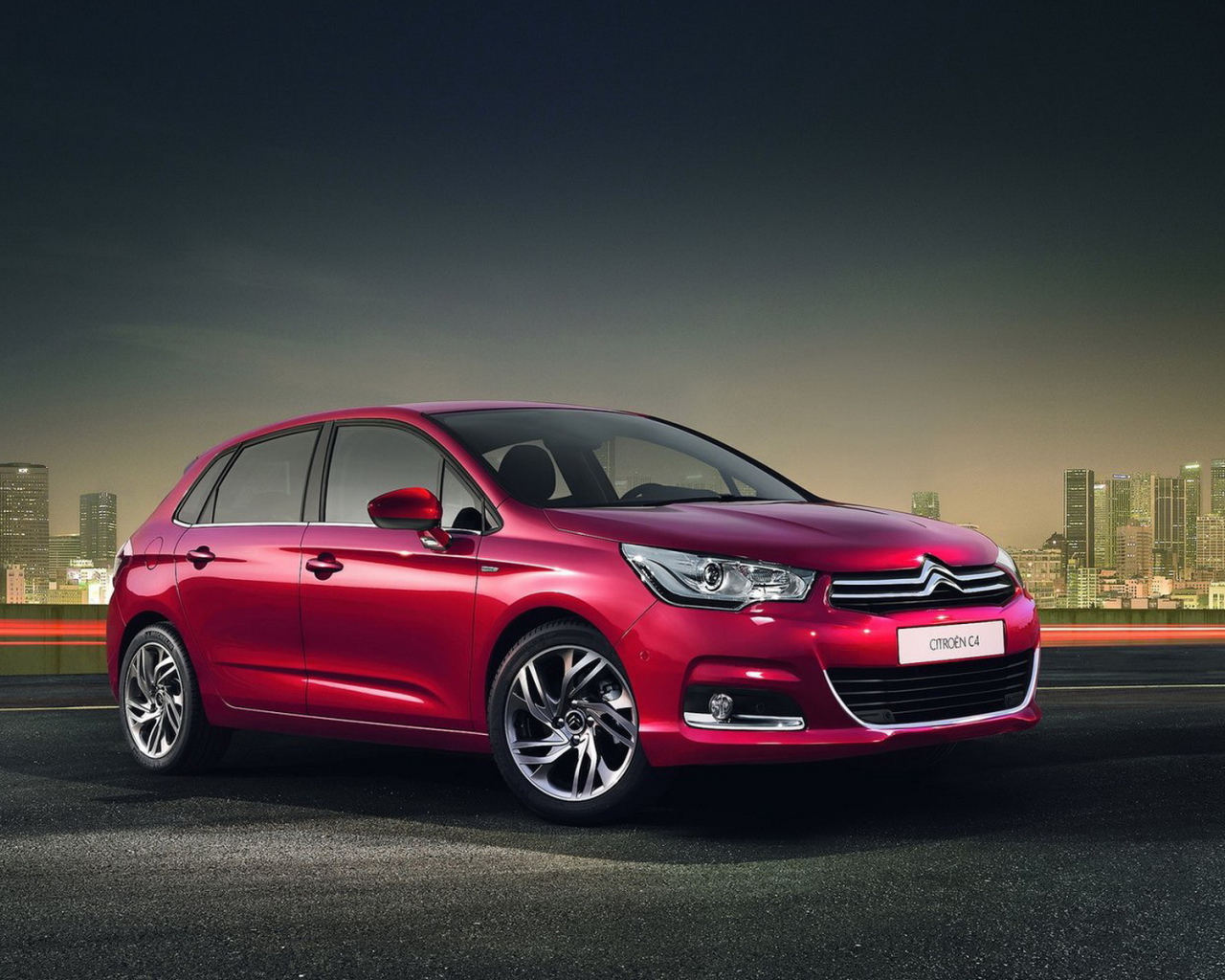 красный Ситроен С4
