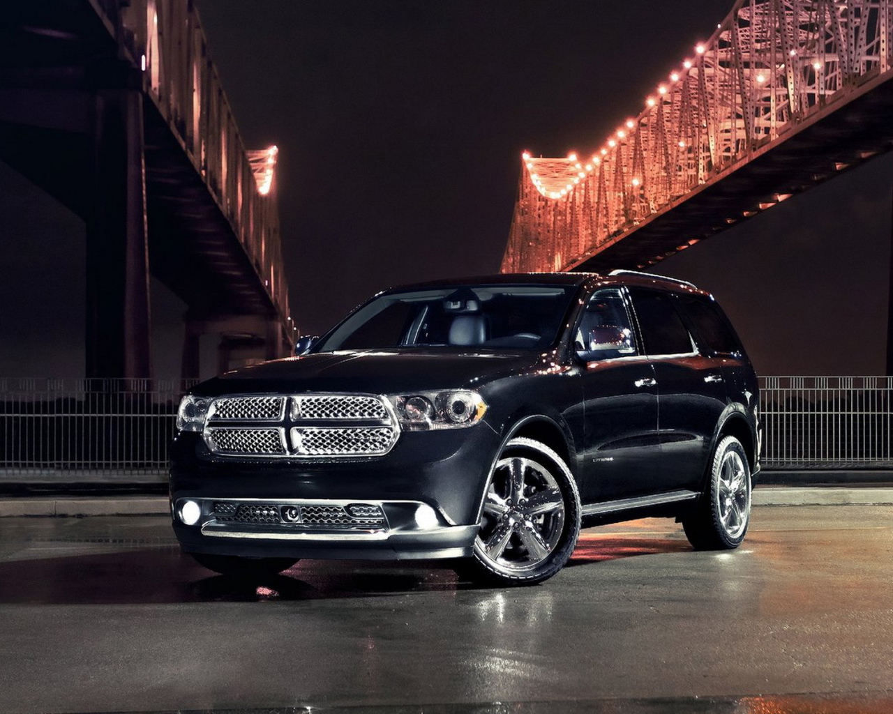 Додж Дуранго в ночи