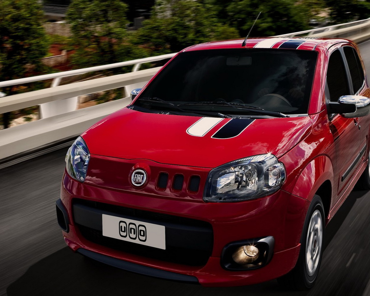 Фиат Уно в красном цвете