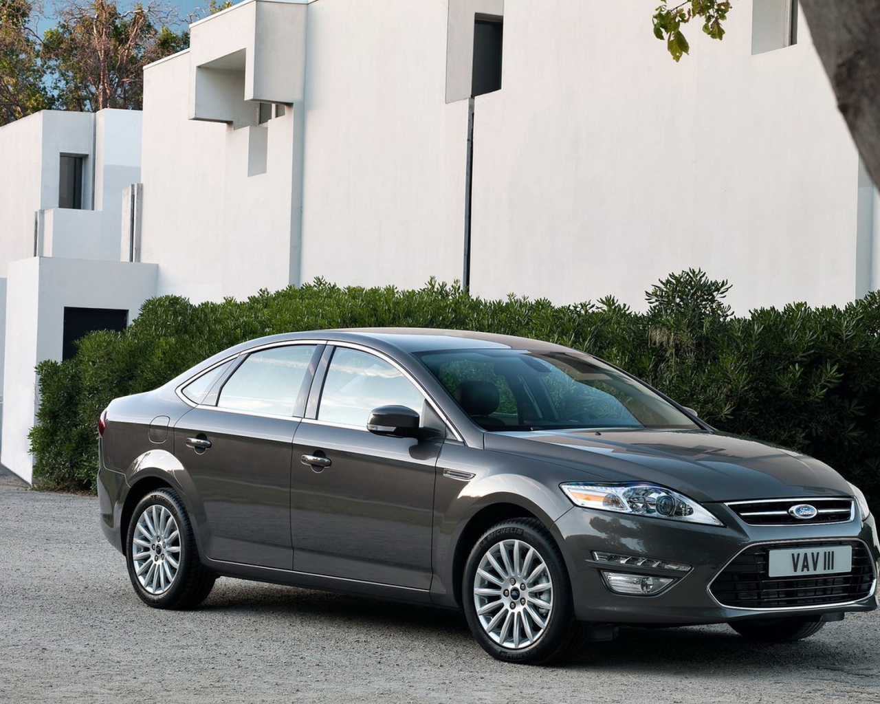 New Ford-Mondeo 5-door