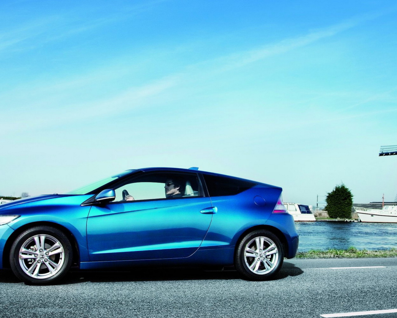 Хонда СR-Z цвета неба