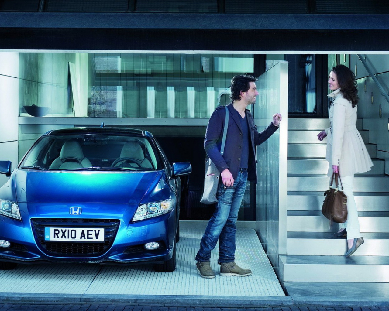 Хонда СR-Z в гараже