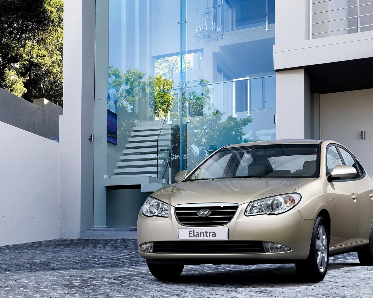 Хендай Элантра во дворе