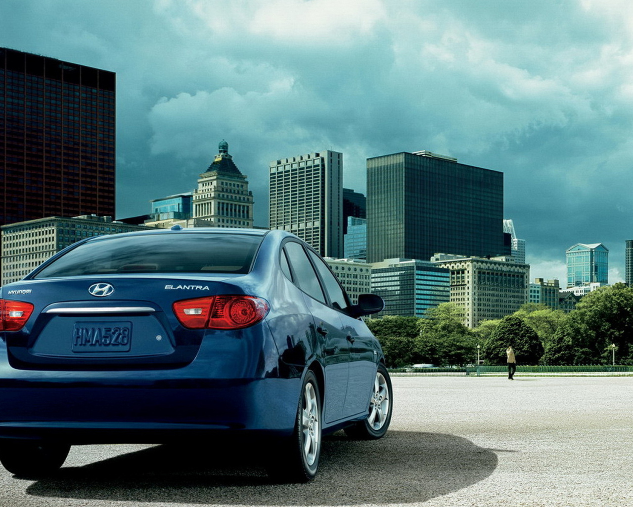 Хендай Элантра в городском парке
