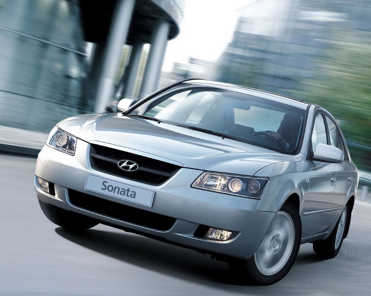 Хендай Соната в движении