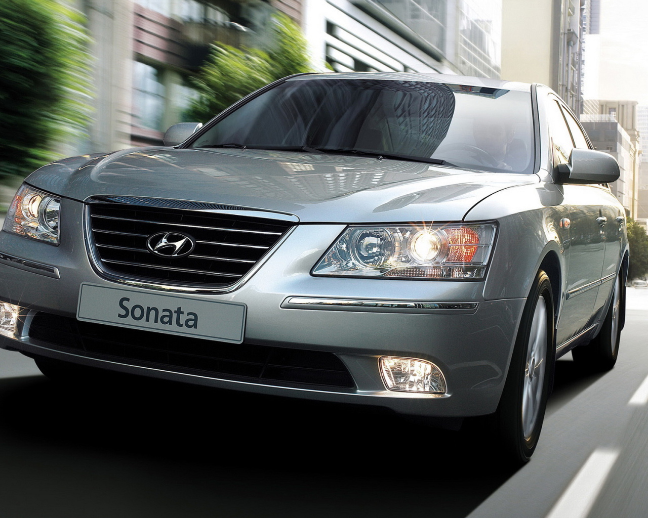 Хендай Соната 5 серии в движении