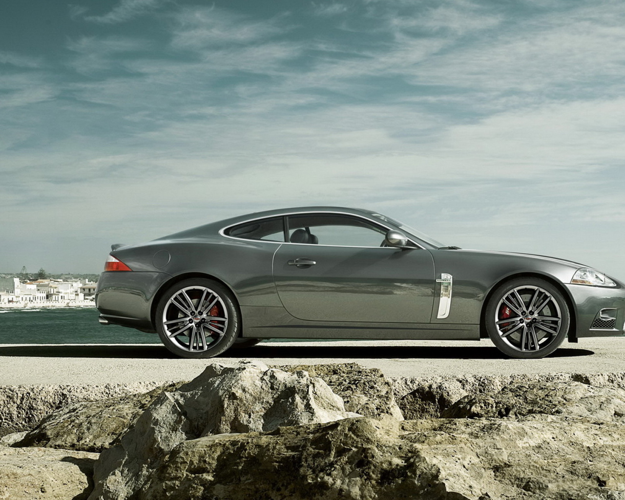 Jaguar XKR Portfolio