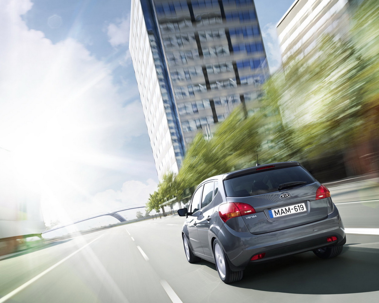 Киа Венга в городе