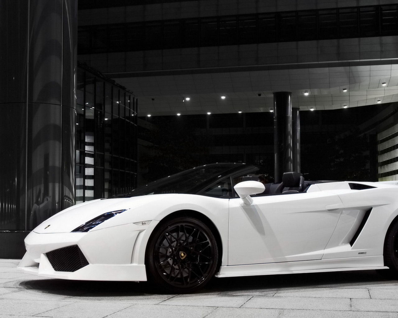 Ламборджини Галардо GT 600 в белом цвете