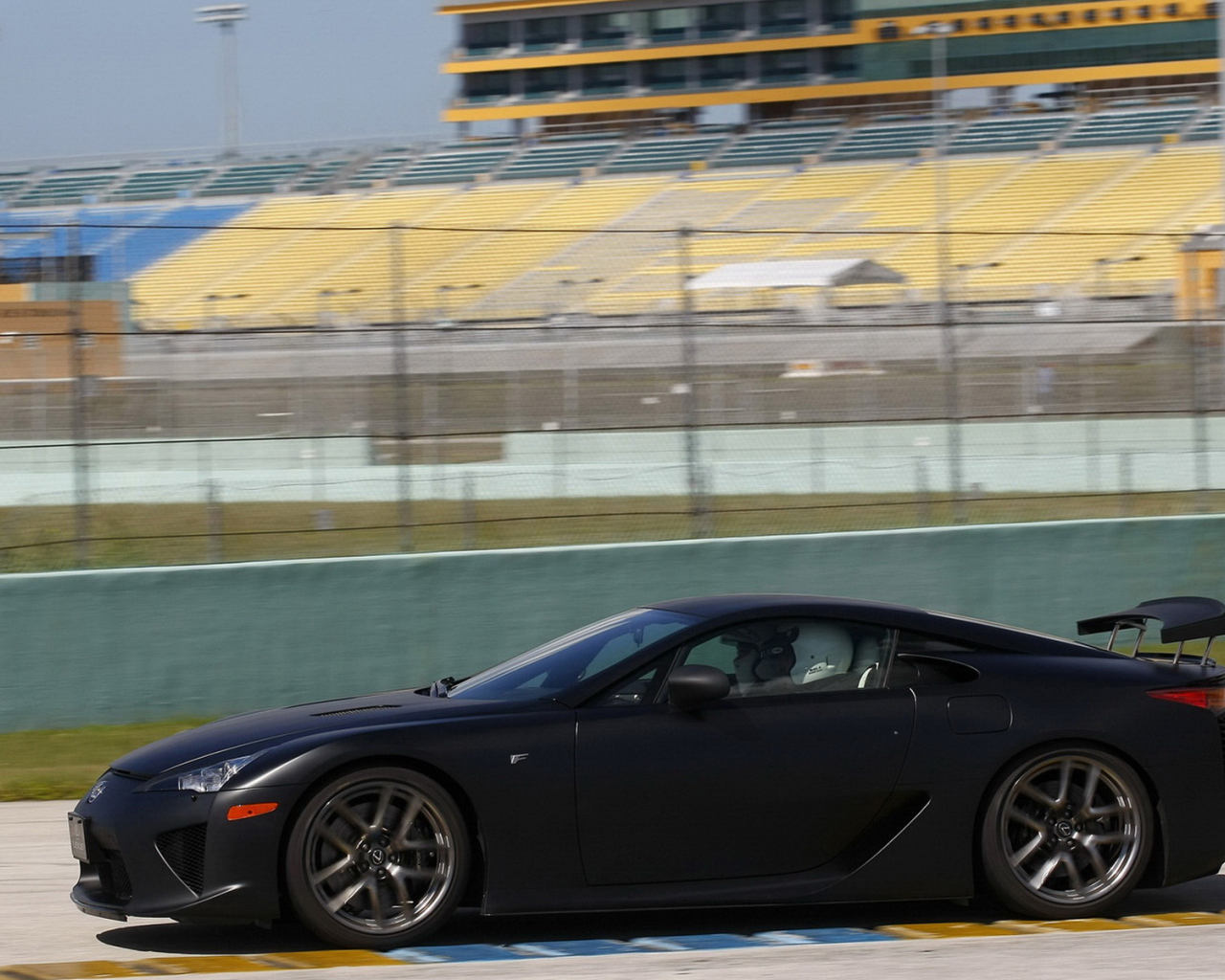 Спортивный Лексус 2012