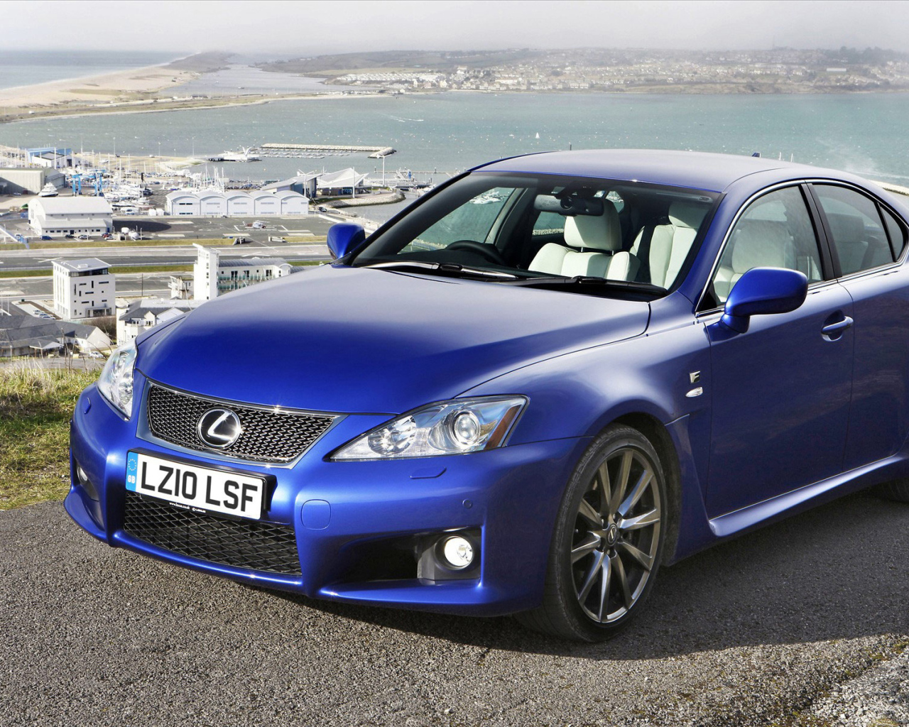 Лексус IS-F в синем цвете