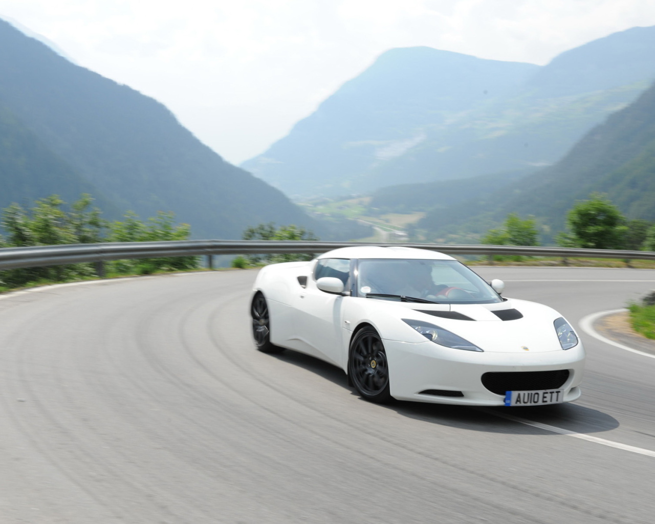 White Lotus-Evora