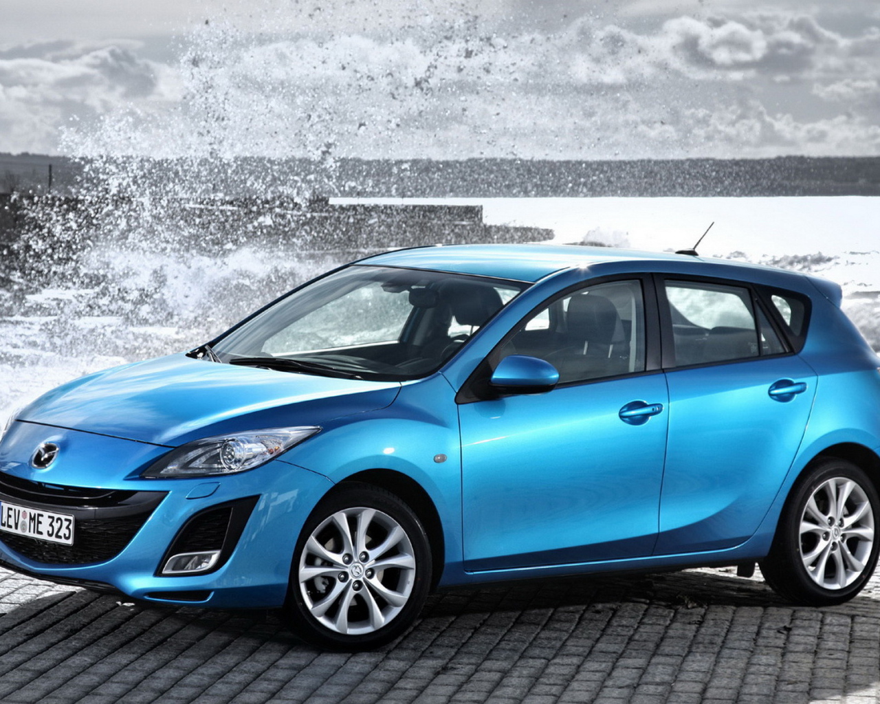 Mazda 3 Hatchback на пристани