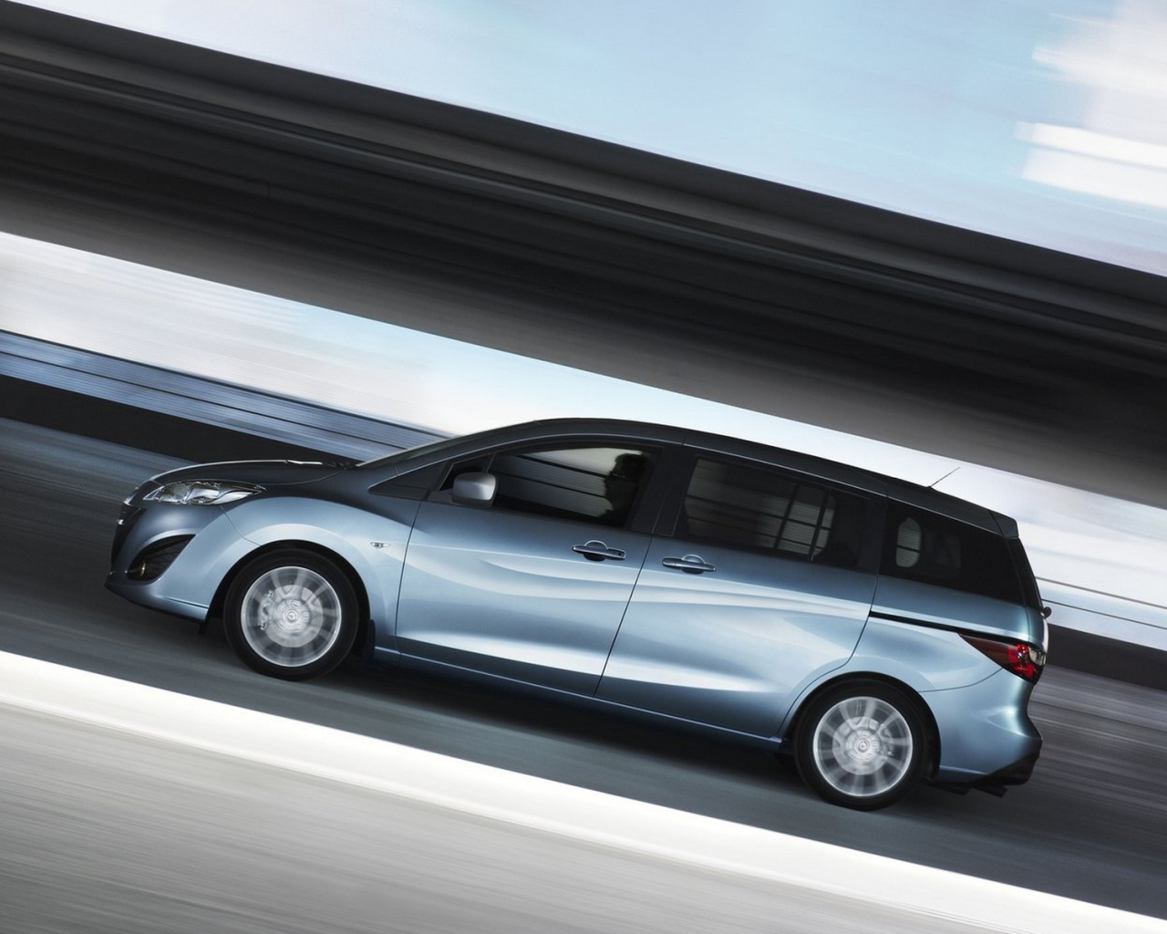 Обновленная Мазда 5