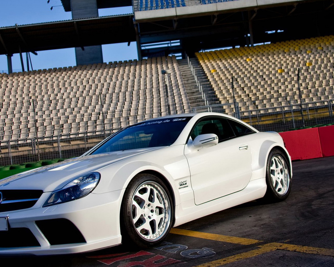 New Mercedes-Benz-SL-65-AMG