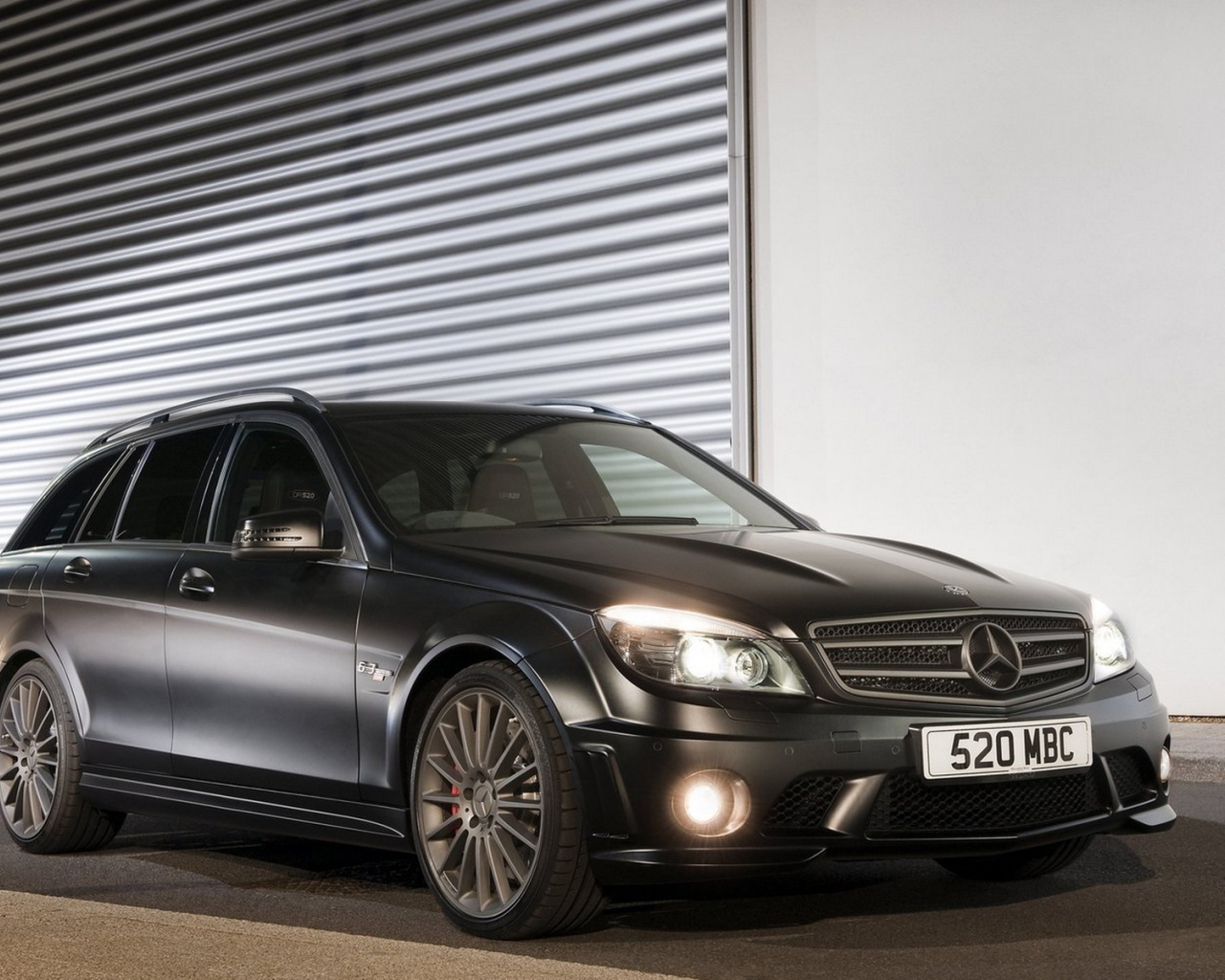 Mercedes-Benz-C-Class DR 520 2011