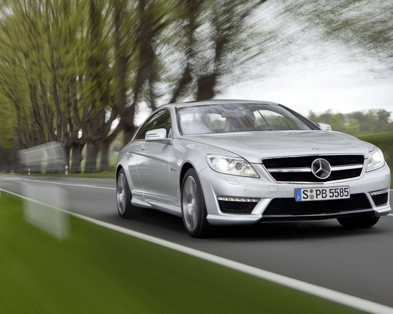 Обновленный Мерседес Бенц CL63 AMG