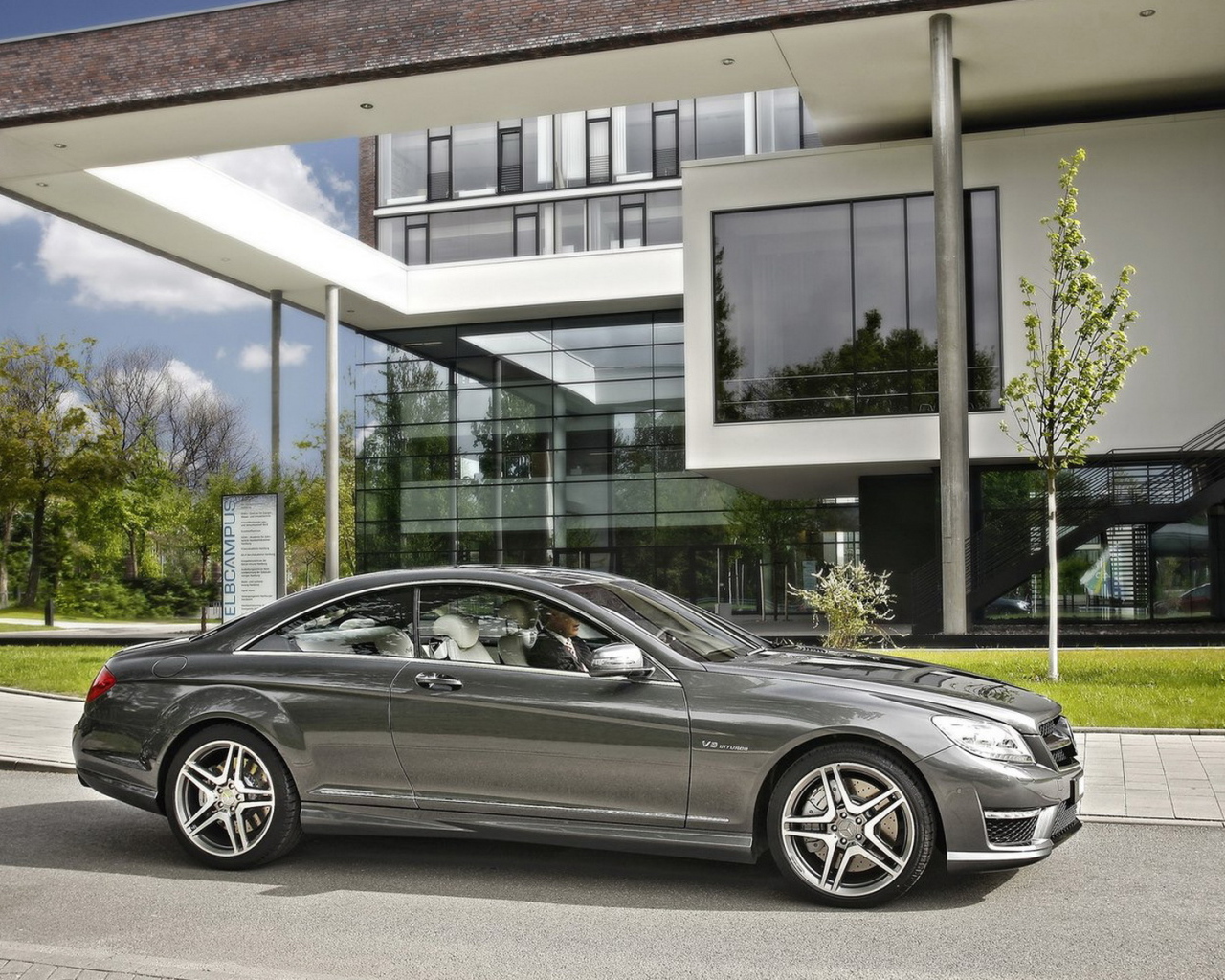 Новый Мерседес Бенц CL63 AMG