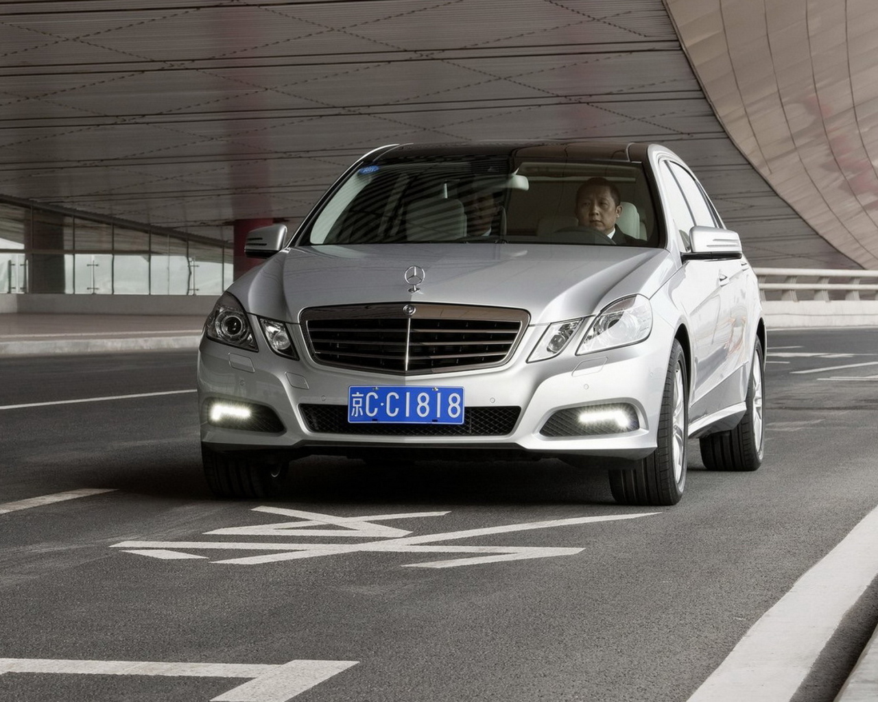 Mercedes-Benz-E-Class L 2011