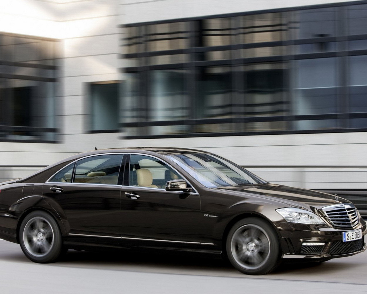 Мерседес Бенц S63 AMG 2011