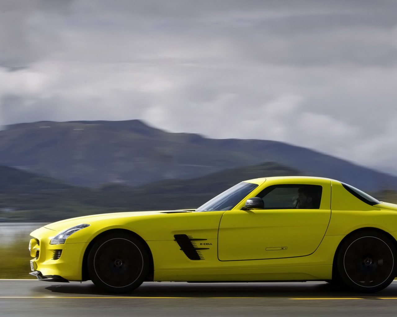 Мерседес Бенц SLS-AMG