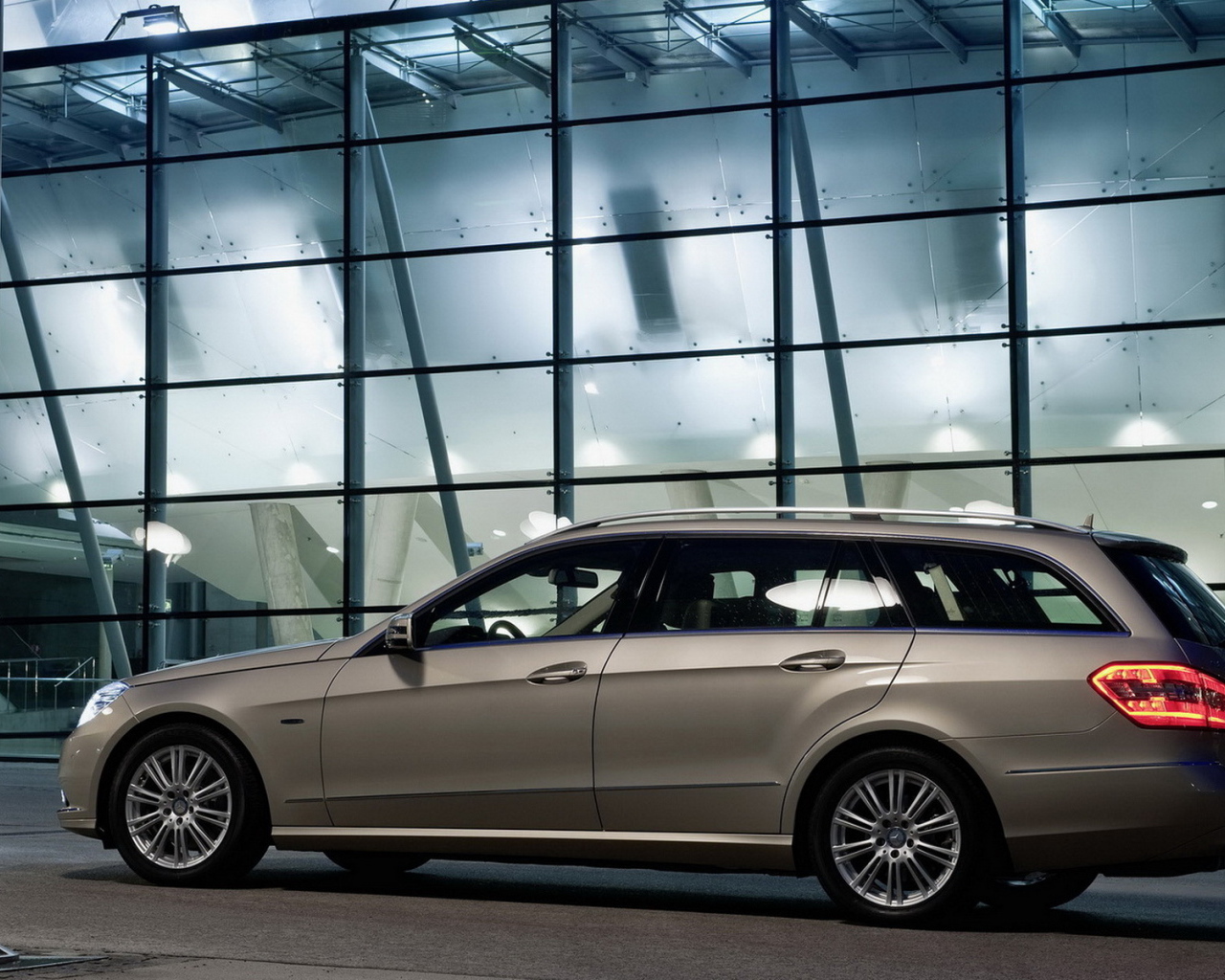 Мерседес Бенц E250