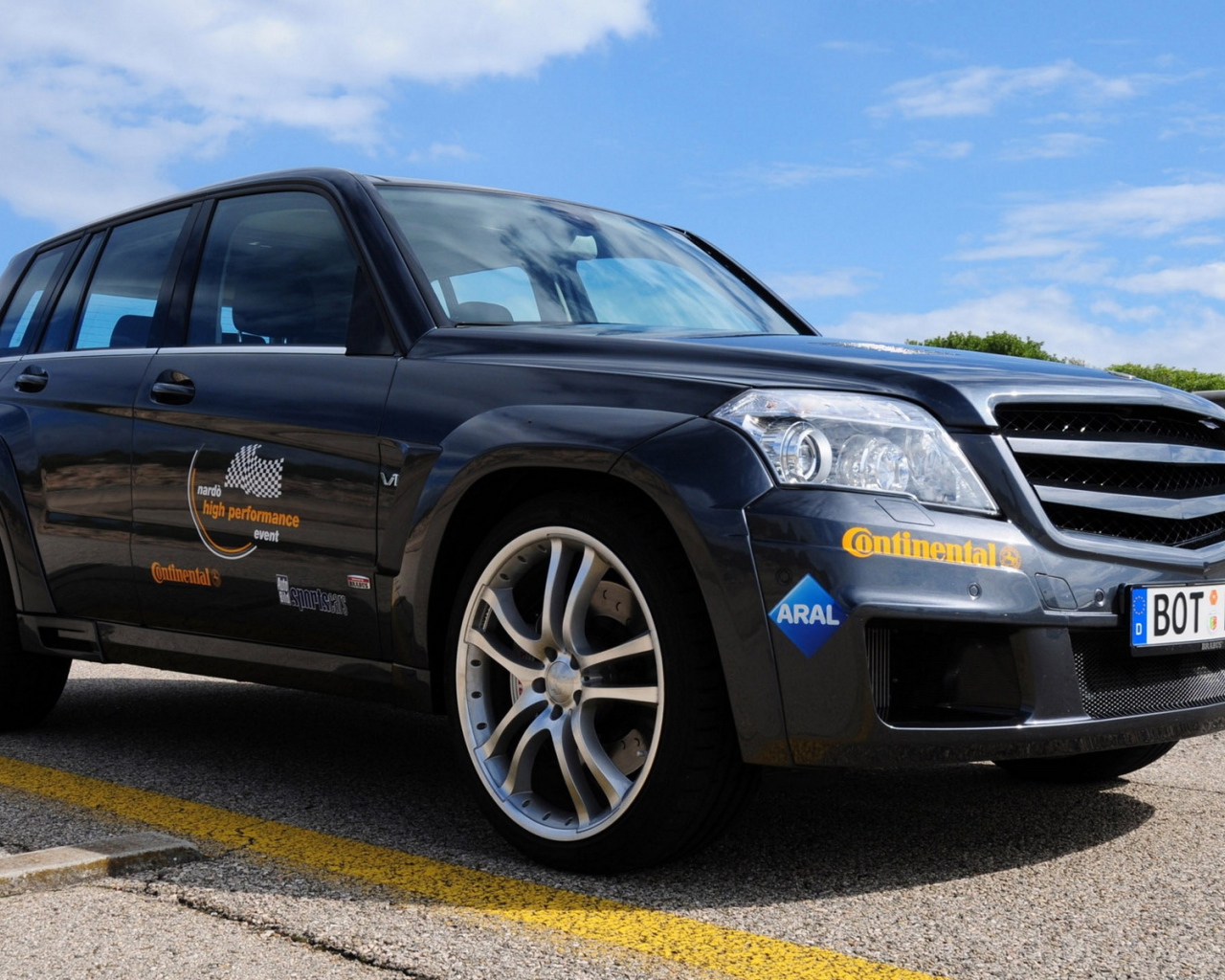 Brabus Mercedes-Benz GLK V12