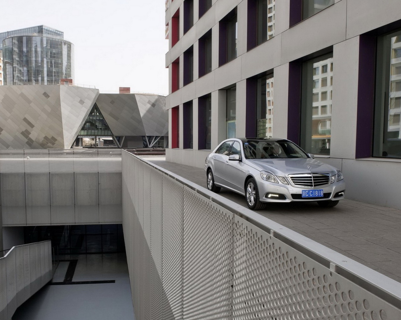 Мерседес Бенц Е класс. Прогулка по китаю