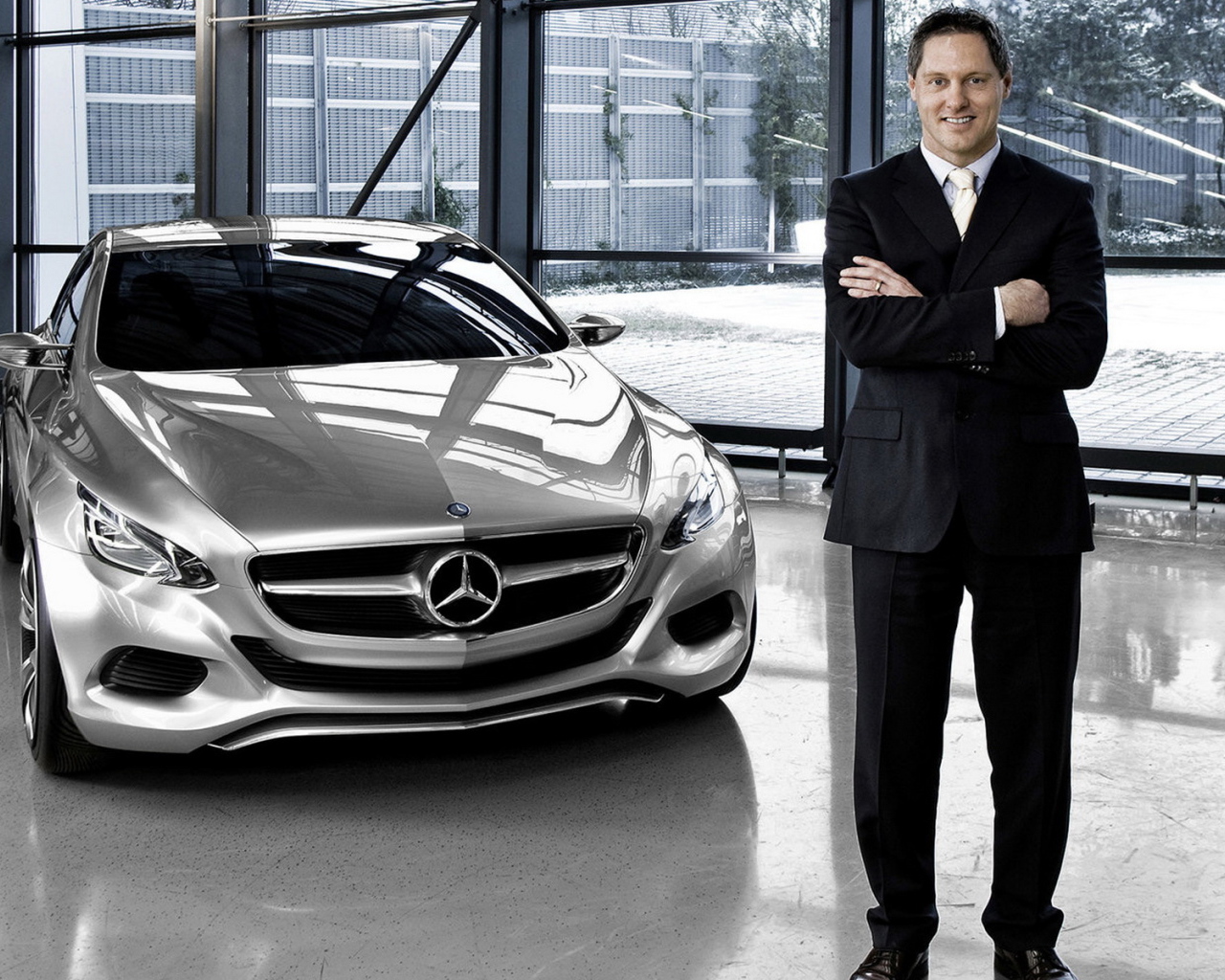 Mercedes Benz F800 Style Concept в автосалоне