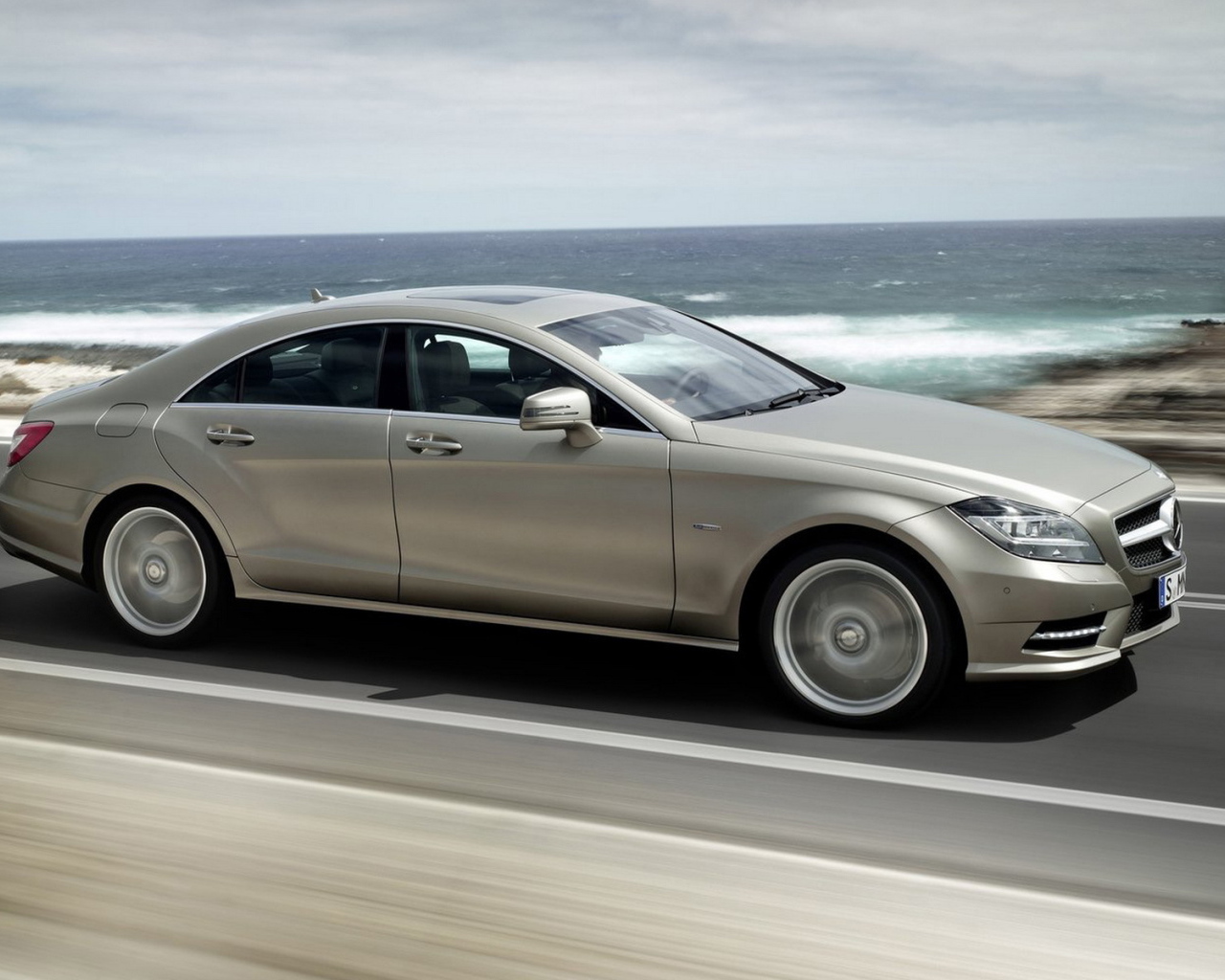 Мерседес Бенц CLS