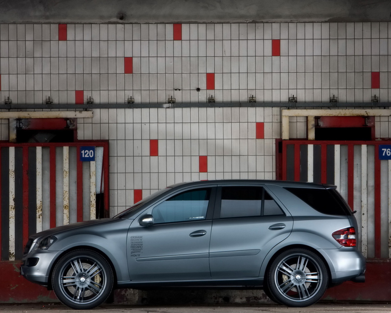 Мерседес Бенц МЛ 500 Ураниум в боксе