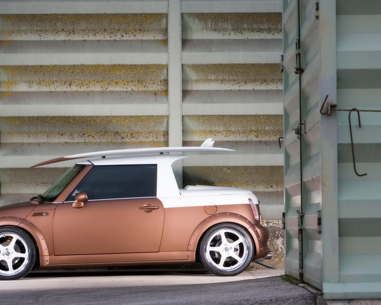 Parotech Pioneer Mini среди контейнеров