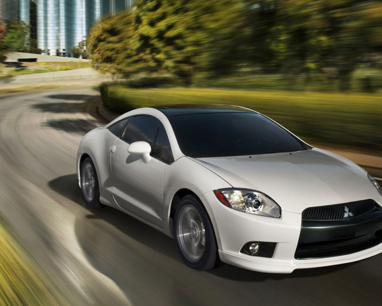 белый Митсубиши Эклипс