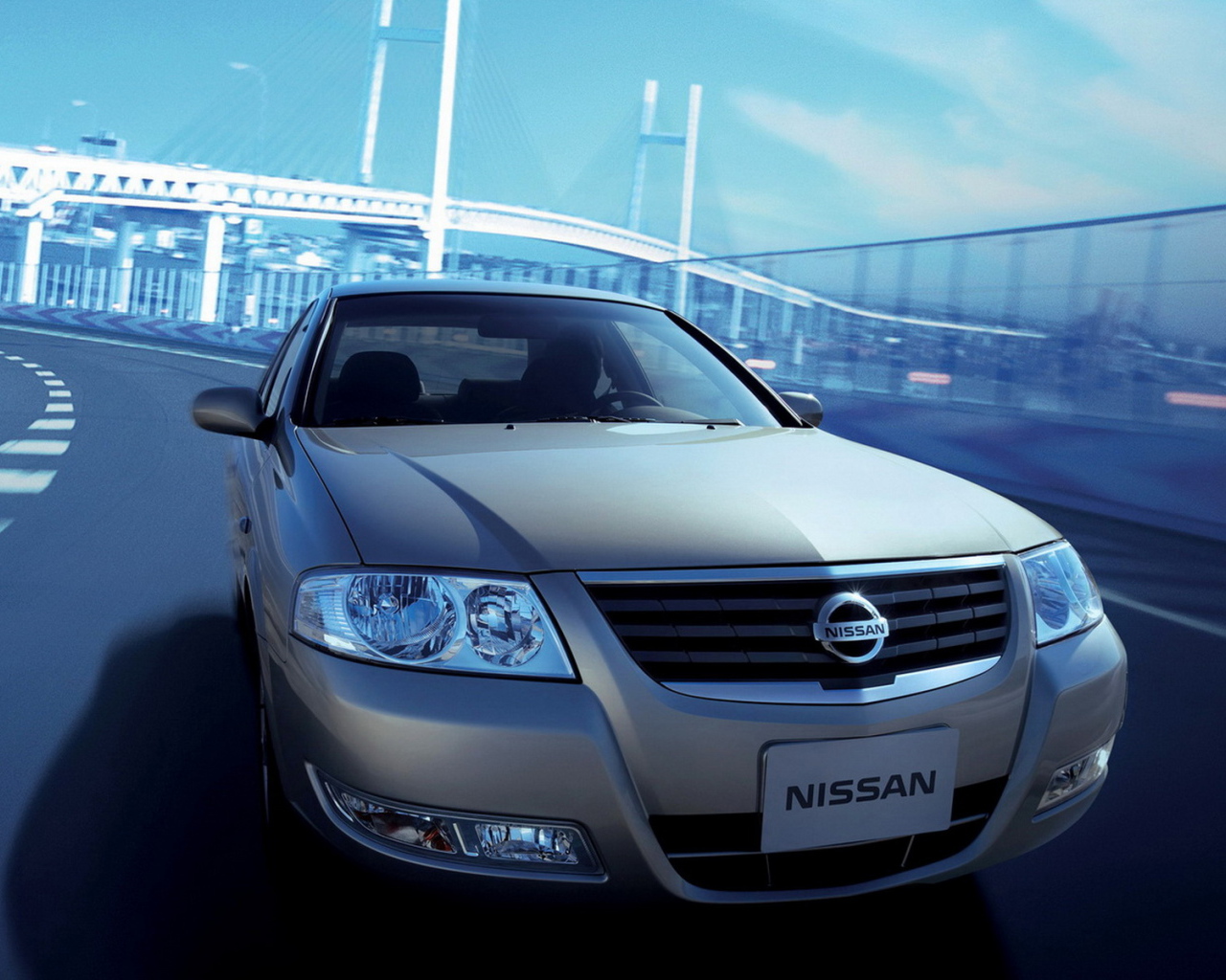 Ниссан Санни в движении