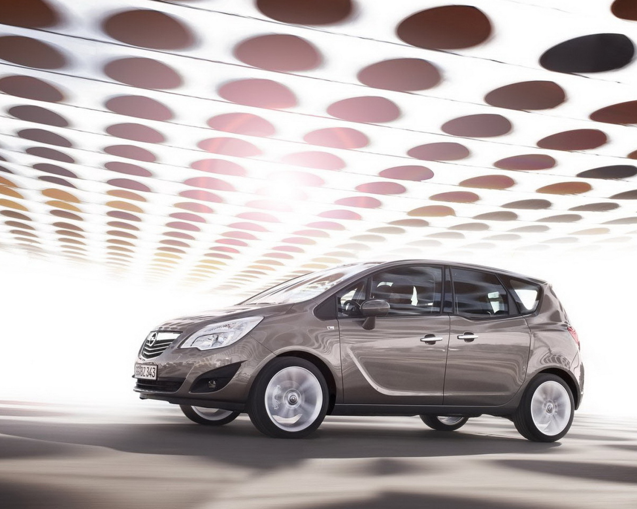Опель Мерива в движении