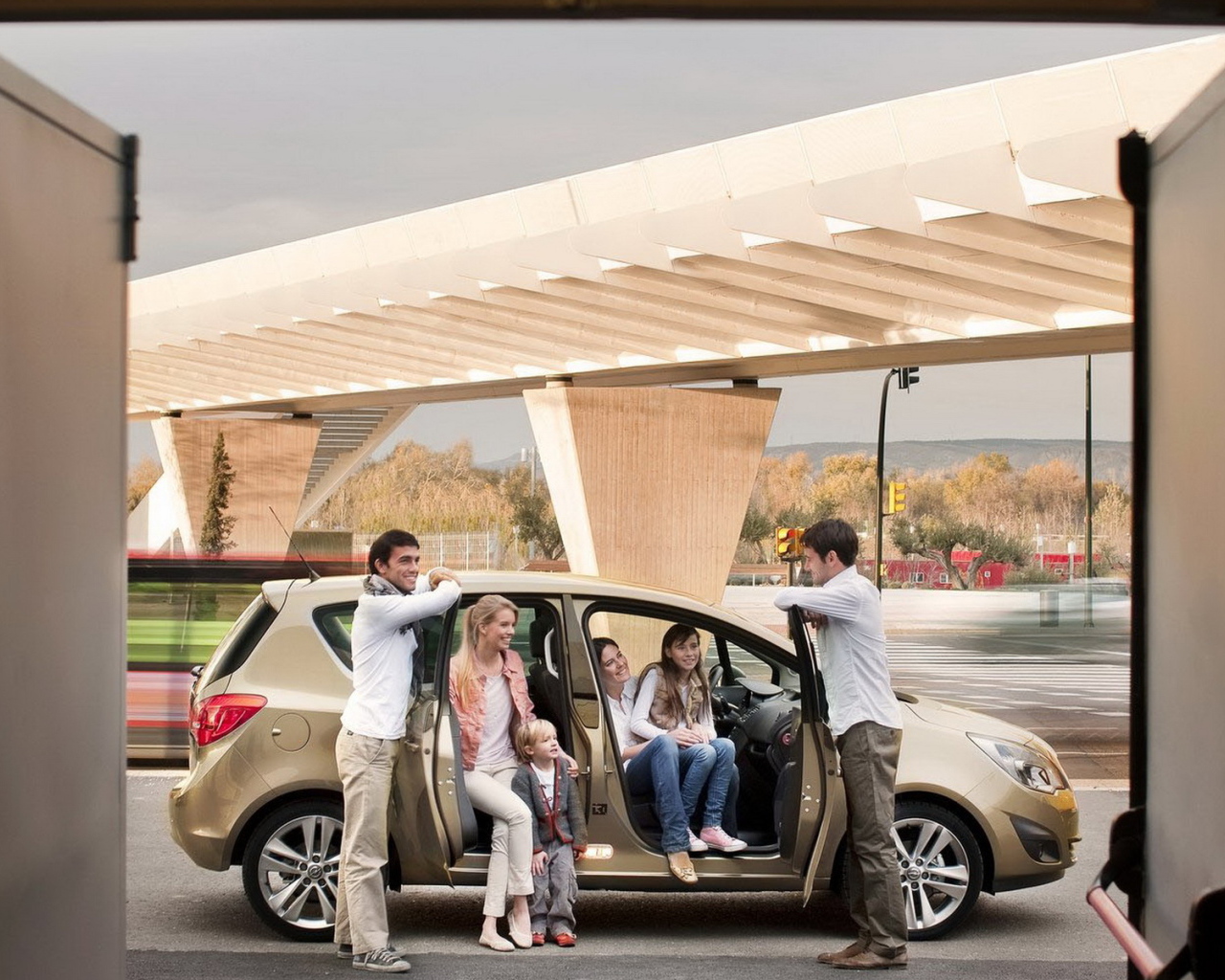 Опель Мерива открывая все двери