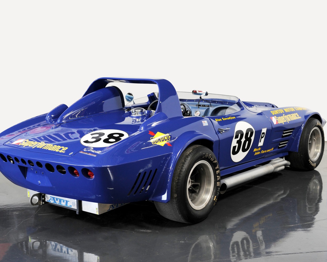 Классический спортивный автомобиль