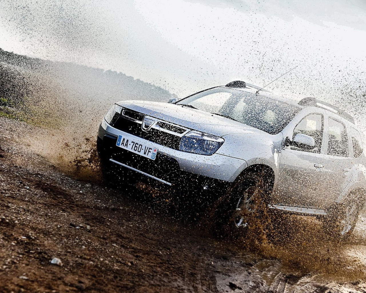 Дасиа Дустер ворвавшись в грязь